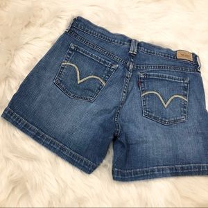 Levi’s 515 shorts size 6